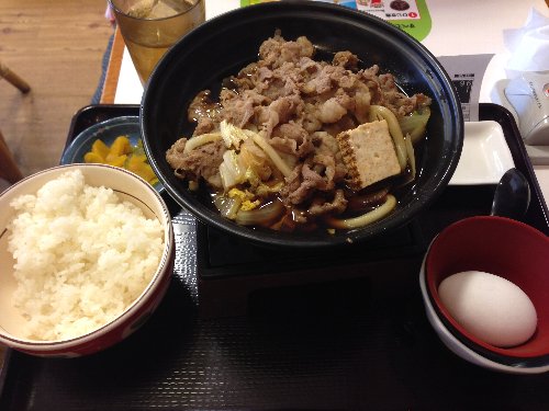 【速報】すき家「牛すき鍋定食」が4月から一時終売　安くて美味いのに残念